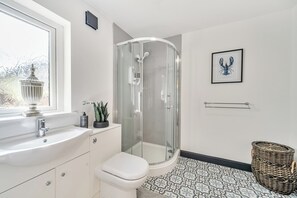 Shower - The Stables (Poulton-le-Fylde)