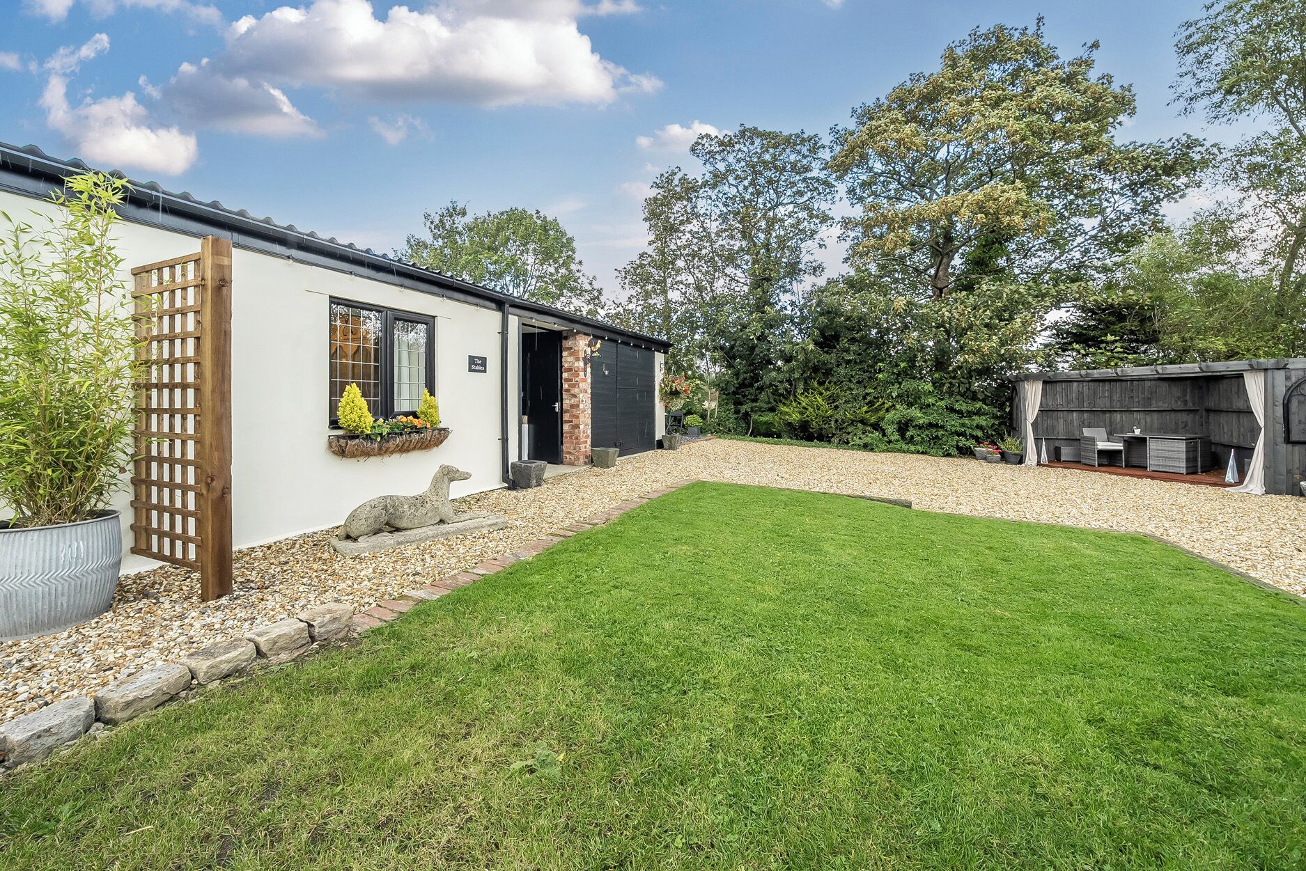 المنشأة من الخارج