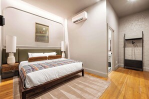 1 bedroom, desk, iron/ironing board, WiFi