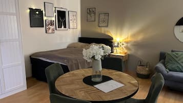 Comfort Apartment | Blackout curtains, soundproofing, iron/ironing board, free WiFi