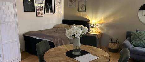 Comfort Apartment | Blackout drapes, soundproofing, iron/ironing board, free WiFi