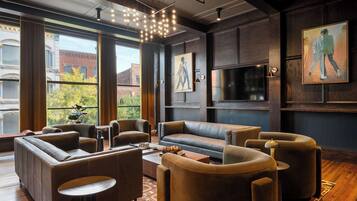 TV, stereoanlegg og kontorer