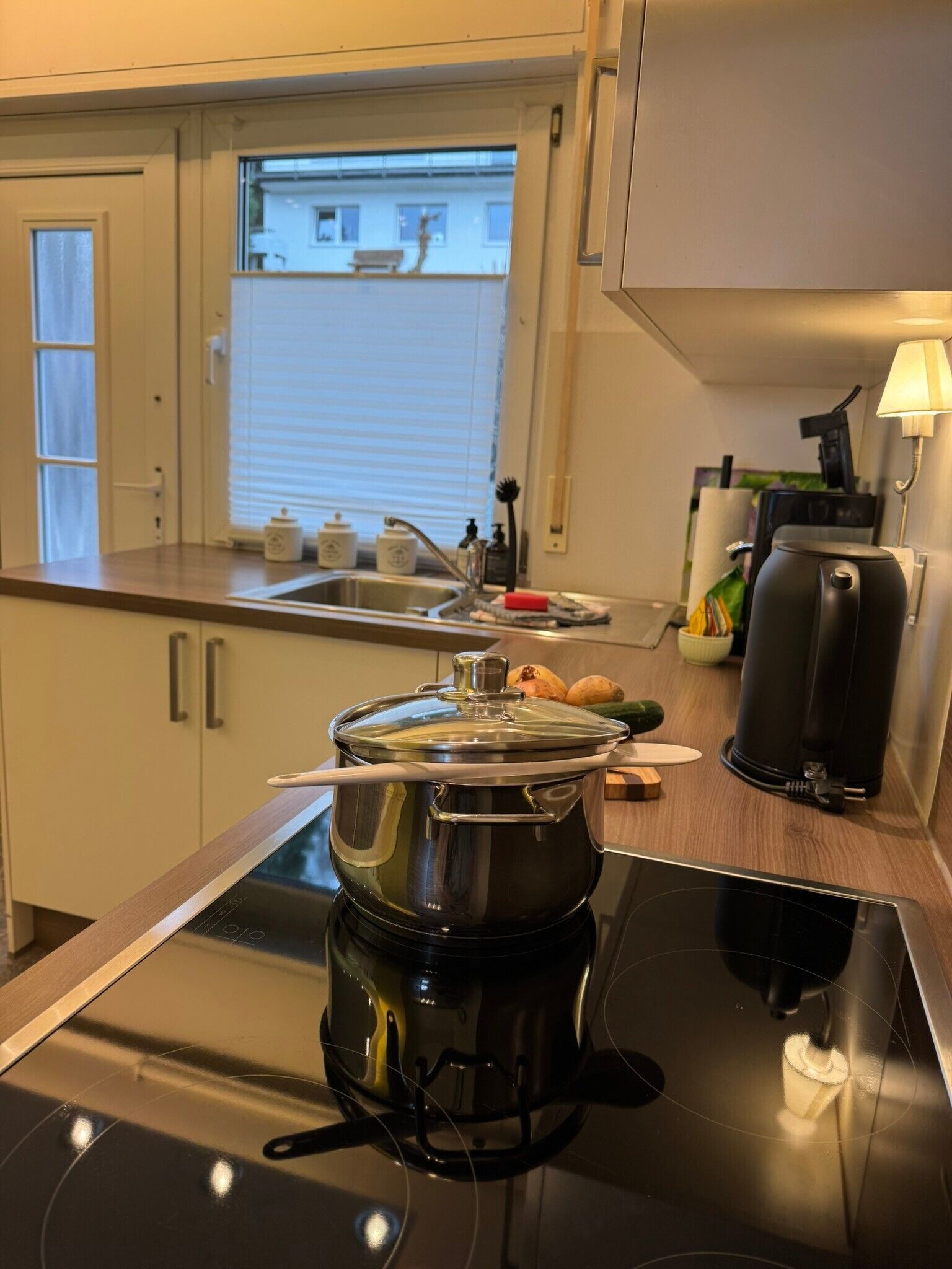 Kühlschrank, Ofen, Herdplatte, Geschirrspüler