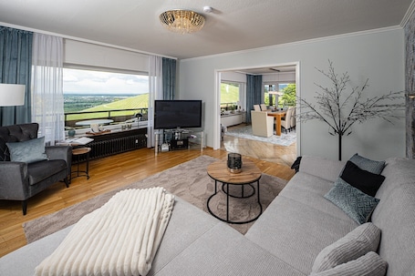 Fernseher, Stereoanlage. Baden-Chalet - Schwarzwald - Black Forest - Baden-Baden - Bühl