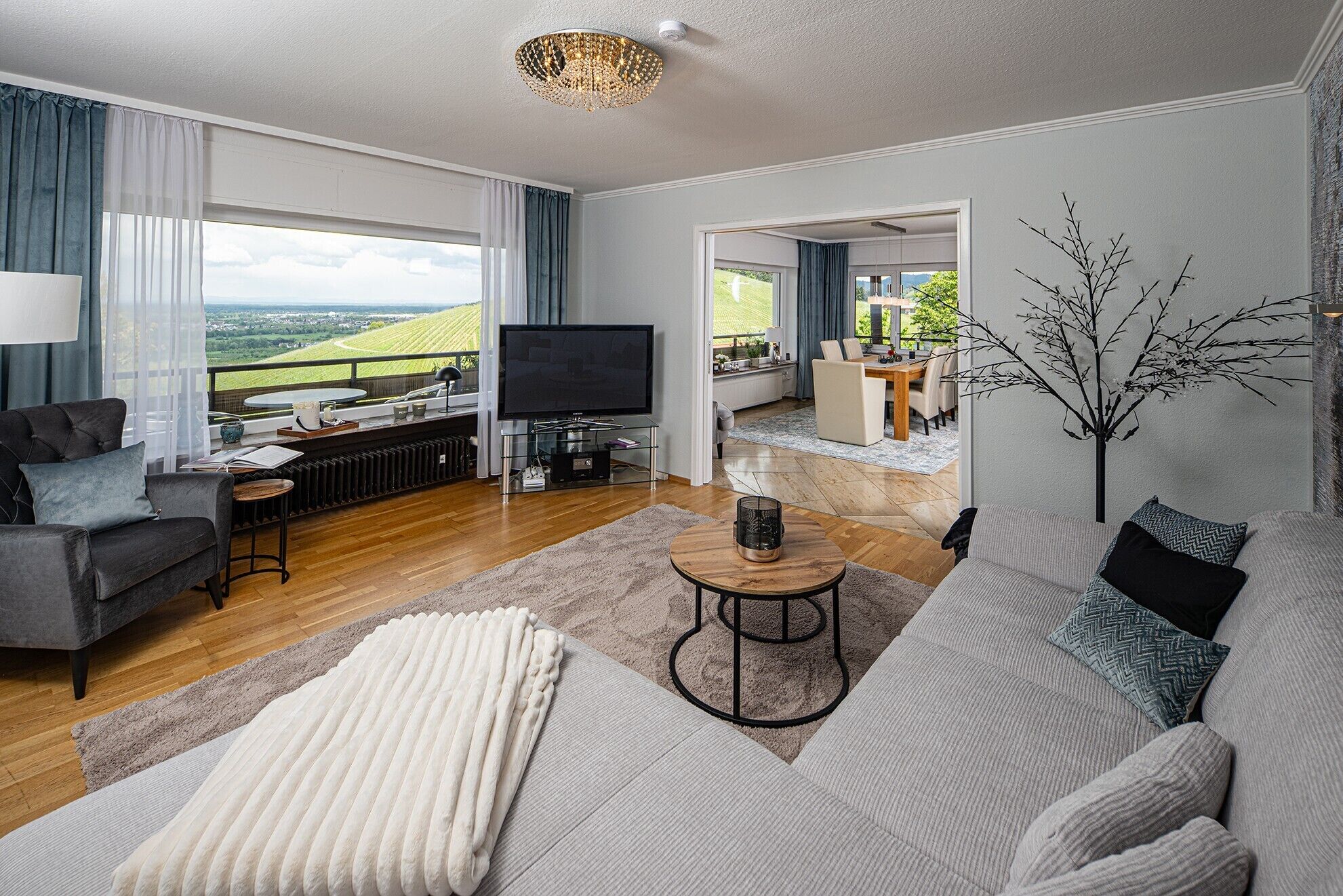 Télévision, chaîne hi-fi