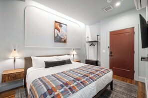 1 bedroom, desk, iron/ironing board, WiFi