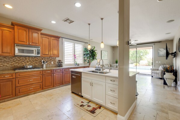 House (4 Bedrooms) | Interior