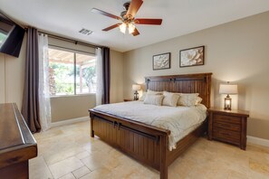 Interior - Private Yard & Fairway View: Phoenix Golf Retreat! (Phoenix)