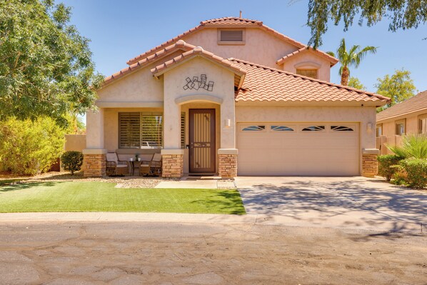 Interior - Private Yard & Fairway View: Phoenix Golf Retreat! (Phoenix)