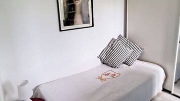 3 Schlafzimmer, BĂŒgeleisen/BĂŒgelbrett, WLAN, BettwĂ€sche