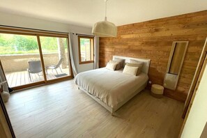 Iron/ironing board, Internet, bed sheets