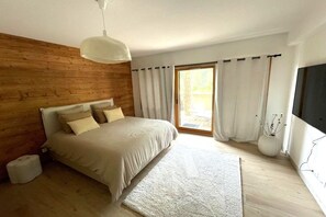 Iron/ironing board, Internet, bed sheets