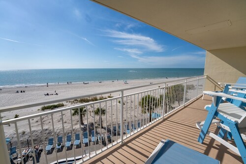 Beach Front Corner Unit - #309 Madeira Norte