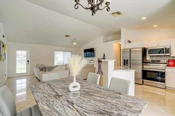 House (3 Bedrooms) | Interior