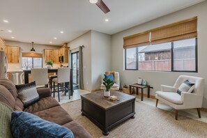 Smart TV - Modern Home on Rio Grande River (Del Norte)