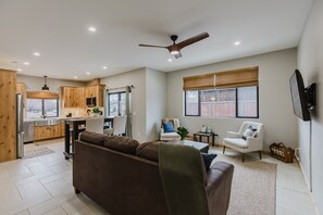 Smart TV - Modern Home on Rio Grande River (Del Norte)