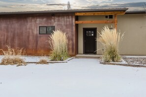 Exterior - Modern Home on Rio Grande River (Del Norte)