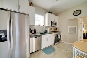 House (2 Bedrooms) | Interior