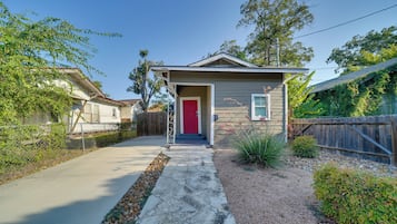 House (2 Bedrooms) | Front of property
