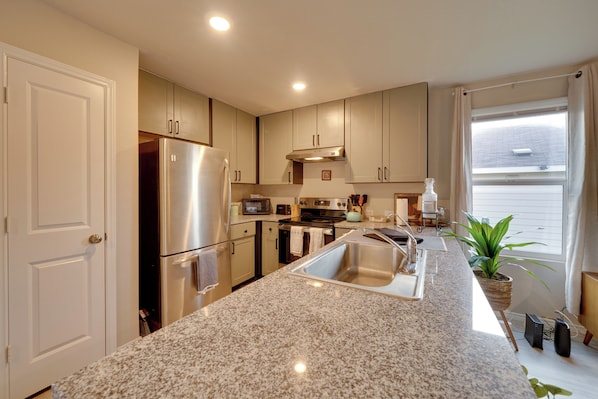 House (3 Bedrooms) | Interior