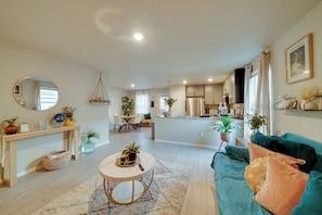 House (3 Bedrooms) | Interior