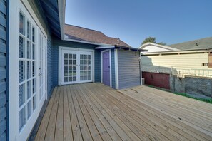 Interior - 4 Mi to Downtown! Cozy Bungalow in San Antonio (San Antonio)