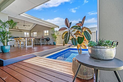 Salt & Serenity - Beachside Escape with Pool