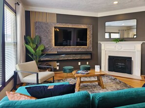 Smart-TV, peis, fotballspill og kontorer