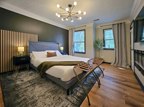 4 chambres, bureau, fer et planche à repasser, lit parapluie