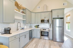 House (2 Bedrooms) | Interior - 1 Mi to Galveston Beach, Seawall: New Tiny Home! (Galveston)