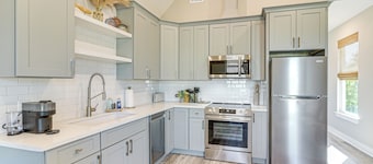 1 Mi to Galveston Beach, Seawall: New Tiny Home!