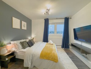 2 bedrooms, iron/ironing board, free WiFi, bed sheets