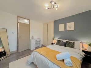 2 habitaciones, tabla de planchar con plancha y wifi gratis 