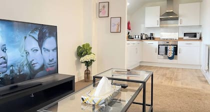 Spacious Chic Urban Retreat in Birmingham