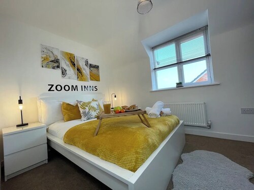 Spacious Chic Urban Retreat in Birmingham