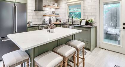 Walk to Zilker Park, Barton Springs Pool! Cozy Gem