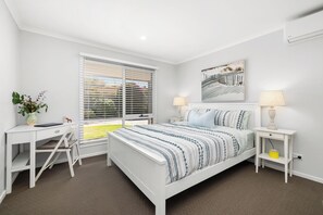 3 bedrooms, iron/ironing board, WiFi, bed sheets