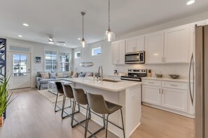 Fridge, oven, stovetop, dishwasher