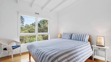 4 bedrooms, WiFi, bed sheets