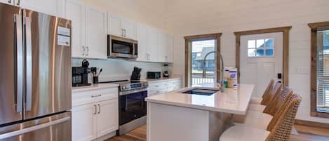 Refrigerador, microondas, horno y lavavajillas