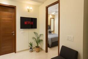 Deluxe Apartment, Balcony, City View | Ruang tamu