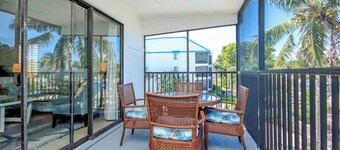 Captiva Resort Villas 3224 Cozy King Condo Steps from the Sand & Pool.