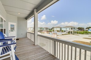 House (3 Bedrooms) | Front of property - Walk to Water! Home w/ Pool Access in Rockport (Rockport)