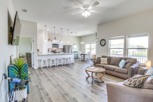 Walk to Water! Home w/ Pool Access in Rockport