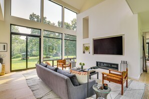 House (3 Bedrooms) | Interior - On-site Sledding Hill! Hudson Valley Winter Escape (Pine Plains)