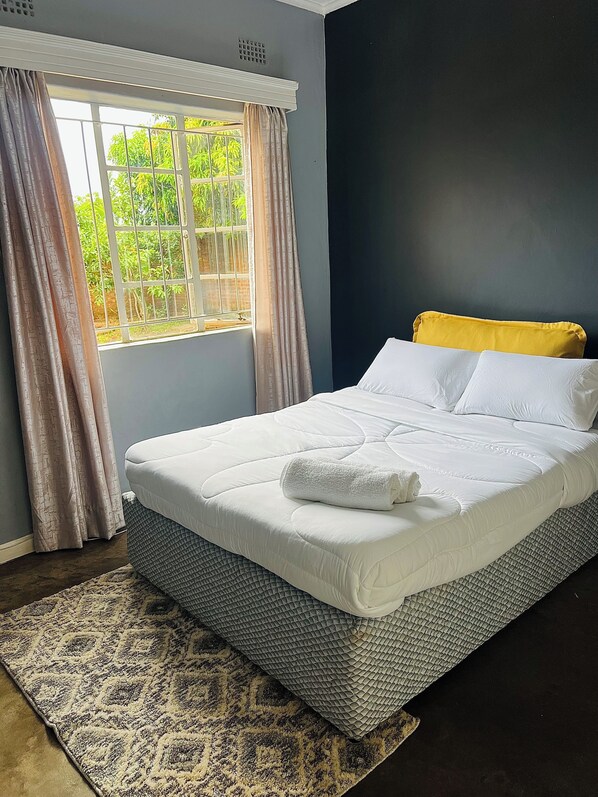 2 bedrooms, iron/ironing board, WiFi