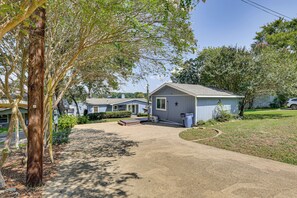 Interior - Lakefront Escape w/ Game Room & Dock in Mabank! (Mabank)