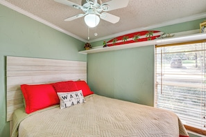 House (3 Bedrooms) | Interior - Lakefront Escape w/ Game Room & Dock in Mabank! (Mabank)