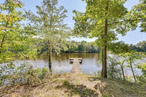 Interior - Waterfront Home w/ Deck & Yard, 4 Mi to Farmville! (Farmville)