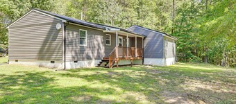Waterfront Home w/ Deck & Yard, 4 Mi to Farmville!